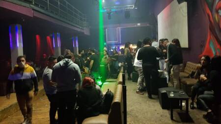 Fiesta clandestina en Palermo, NA