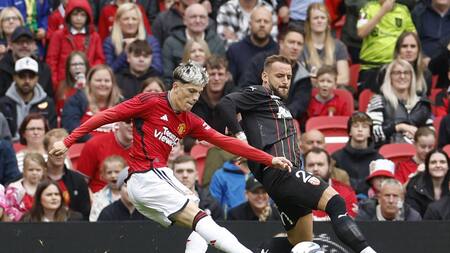 Alejandro Garnacho fue titular en el triunfo de Manchester United sobre Lens. Foto: Reuters.