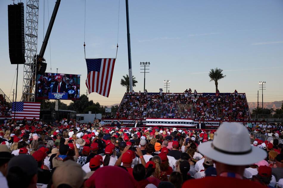 Masivo acto de Donald Trump en California. Foto: EFE.