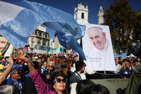 Foto: Caravana en honor al papa Francisco. REUTERS/Agustin Marcarian.