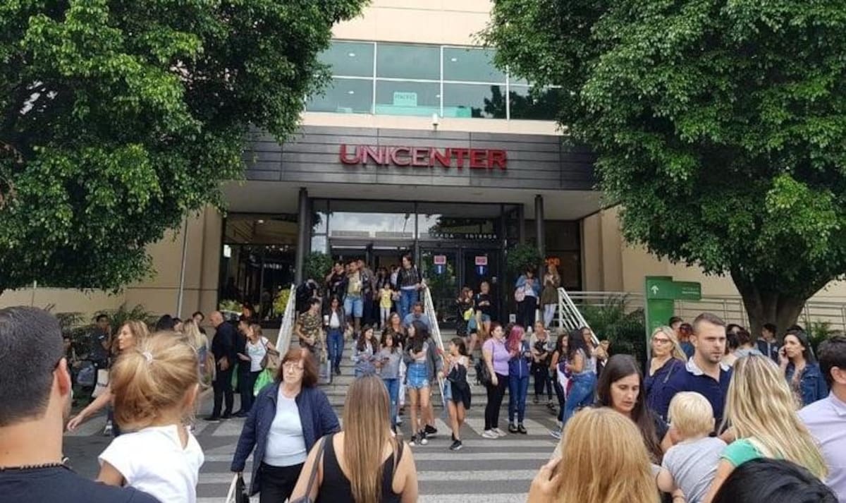 Evacuación del shopping Unicenter por amenaza de bomba