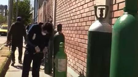 Arequipa, forman colas por más de 24 horas para comprar oxígeno medicinal, LATINA NOTICIAS