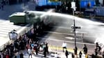 Tensión en el Congreso: la Policía buscó desplazar a los manifestantes a través del camión hidrante