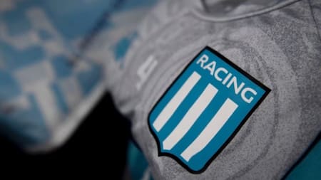 Escudo de Racing. Foto: NA.