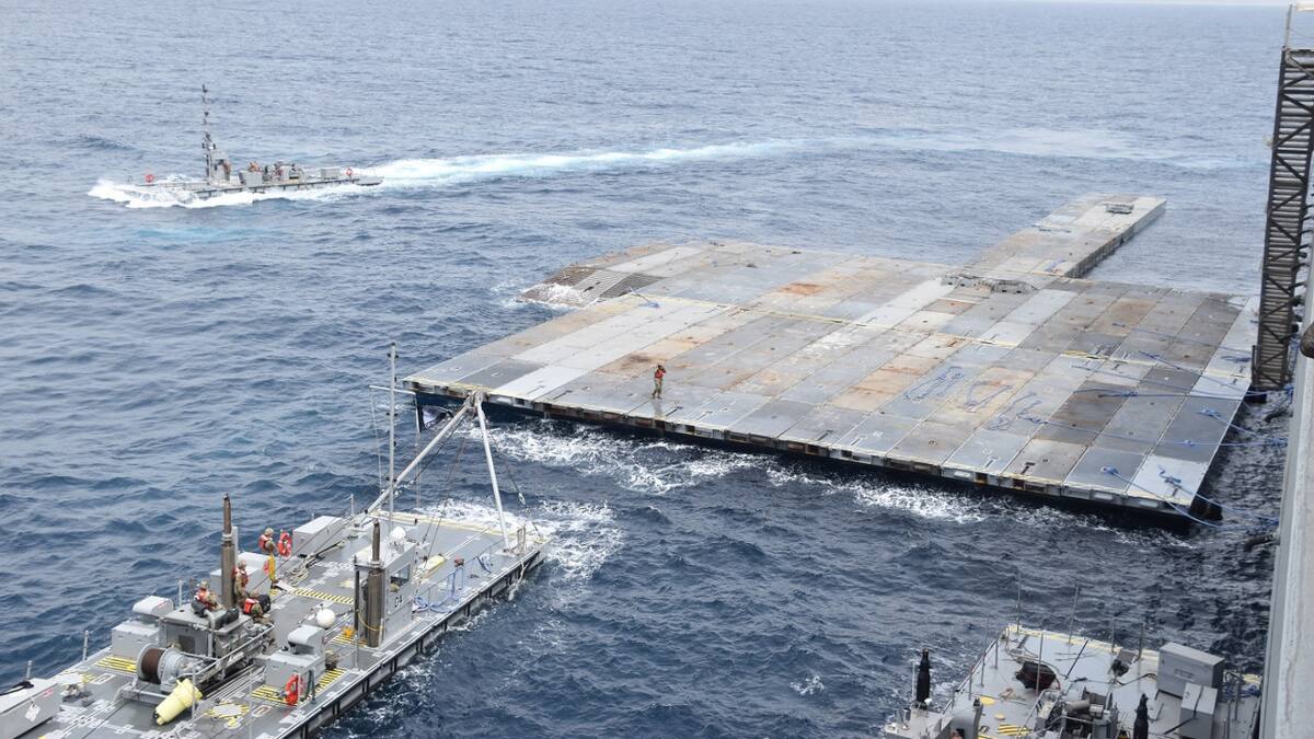 Construcción de un muelle para ayuda humanitaria, Franja de Gaza. Foto: Reuters