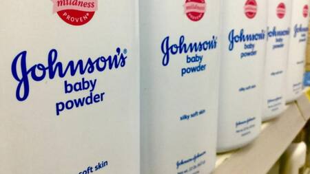 Sacarán de la venta un talco para bebés que fue denunciado por causar cáncer