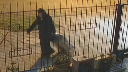 Una mujer disfrazada de monja trasladó un cuerpo en una valija. Foto: NA.