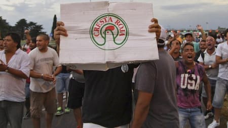 Sigue la tensión en el acampe de trabajadores de Cresta Roja