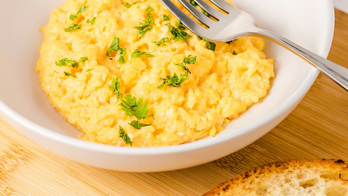 Huevos revueltos. Foto Unsplash.