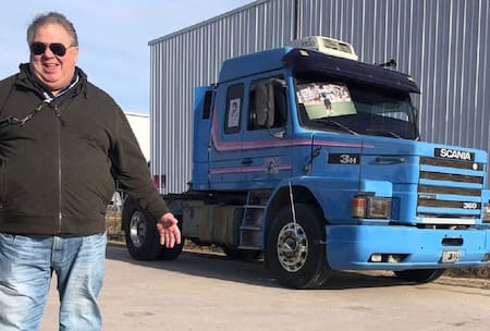 El camión Scania que usó Diego Maradona para llegar a un entrenamiento. Foto: Gentileza Motor1.