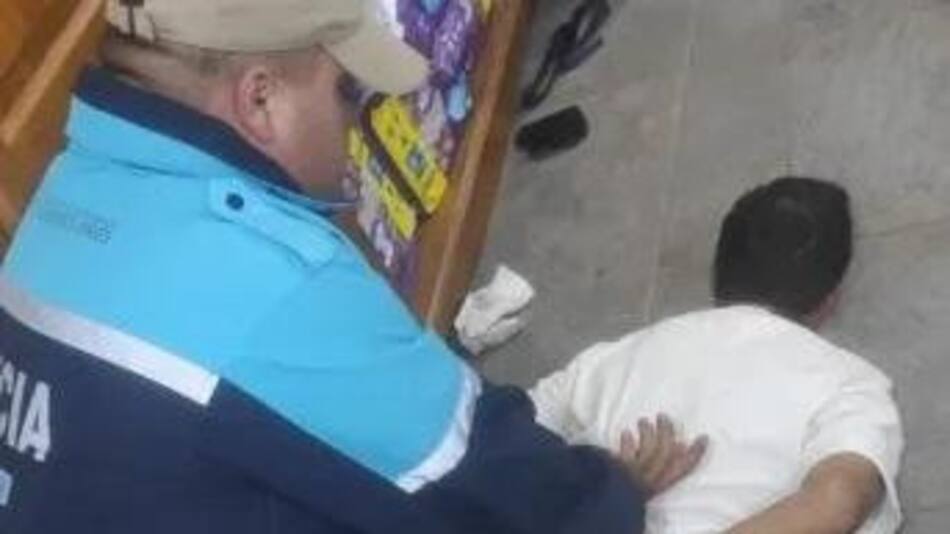 Hombre que atacó al amante de su esposa con un cuchillazo en el cuello.