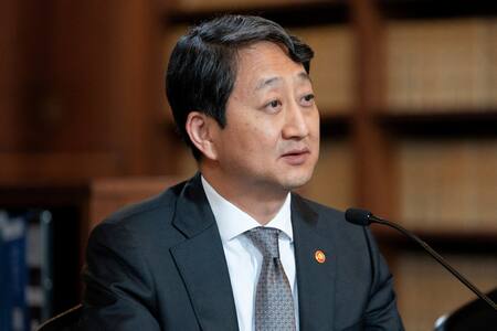 El ministro surcoreano de Industria y Energía, Ahn Duk-geun. Foto: Reuters/Nathan Howard