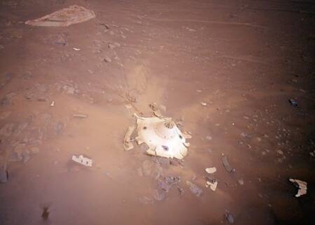 La NASA descubrió los restos de un plato volador estrellado en Marte. Foto NASA