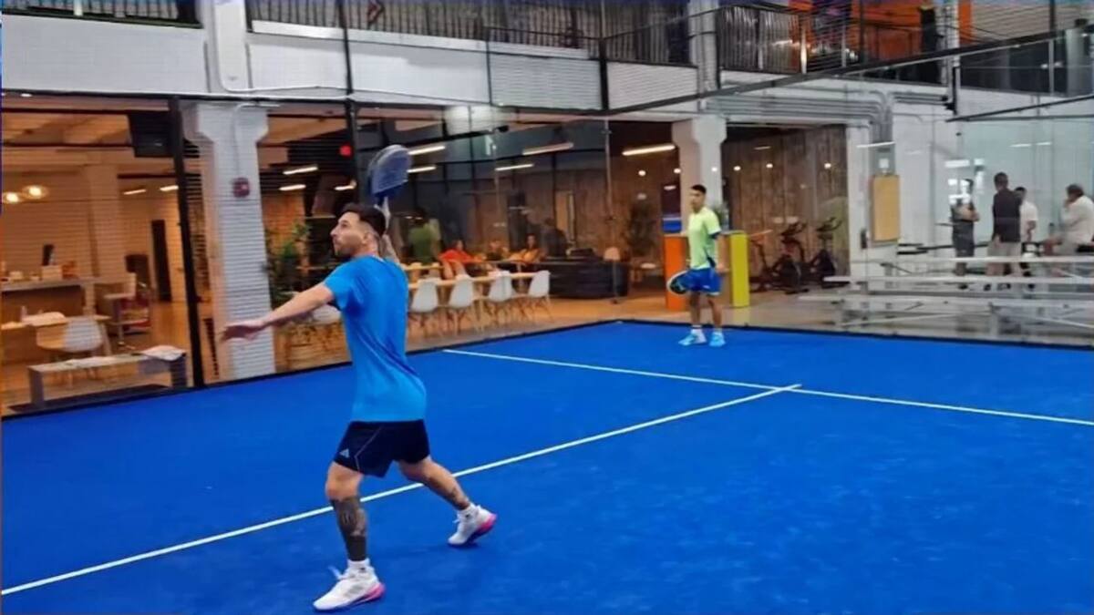 Messi jugando al pádel. Foto: captura de video