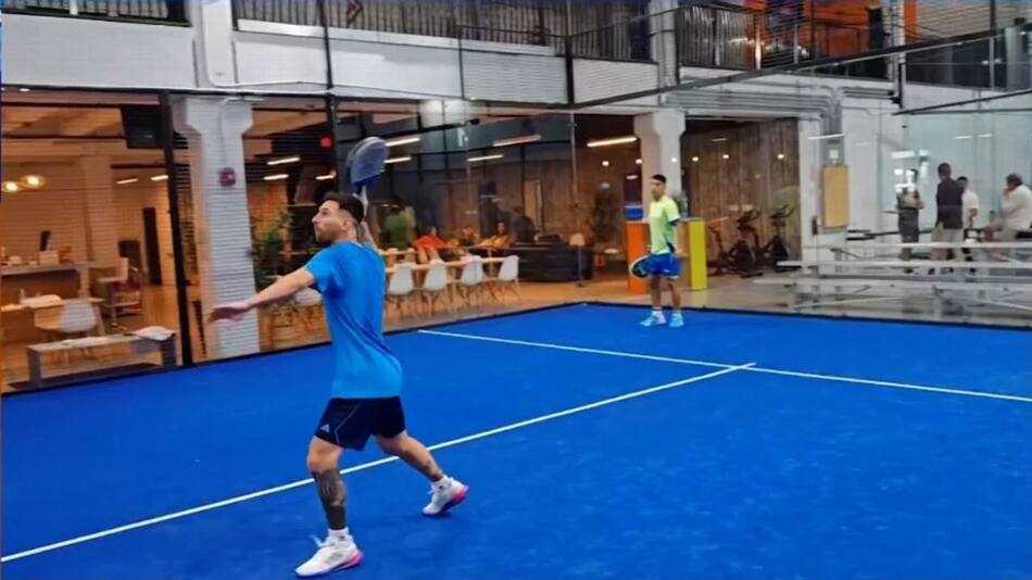 Messi jugando al pádel. Foto: captura de video