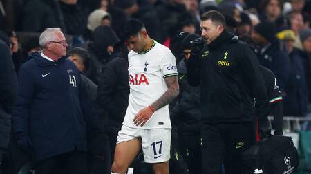 Expulsión de Cuti Romero en el Tottenham ante Milan por la Champions League. Foto: REUTERS.