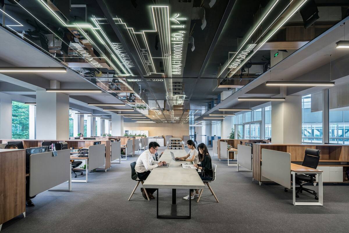 Oficina, trabajo, presencial. Foto Unsplash