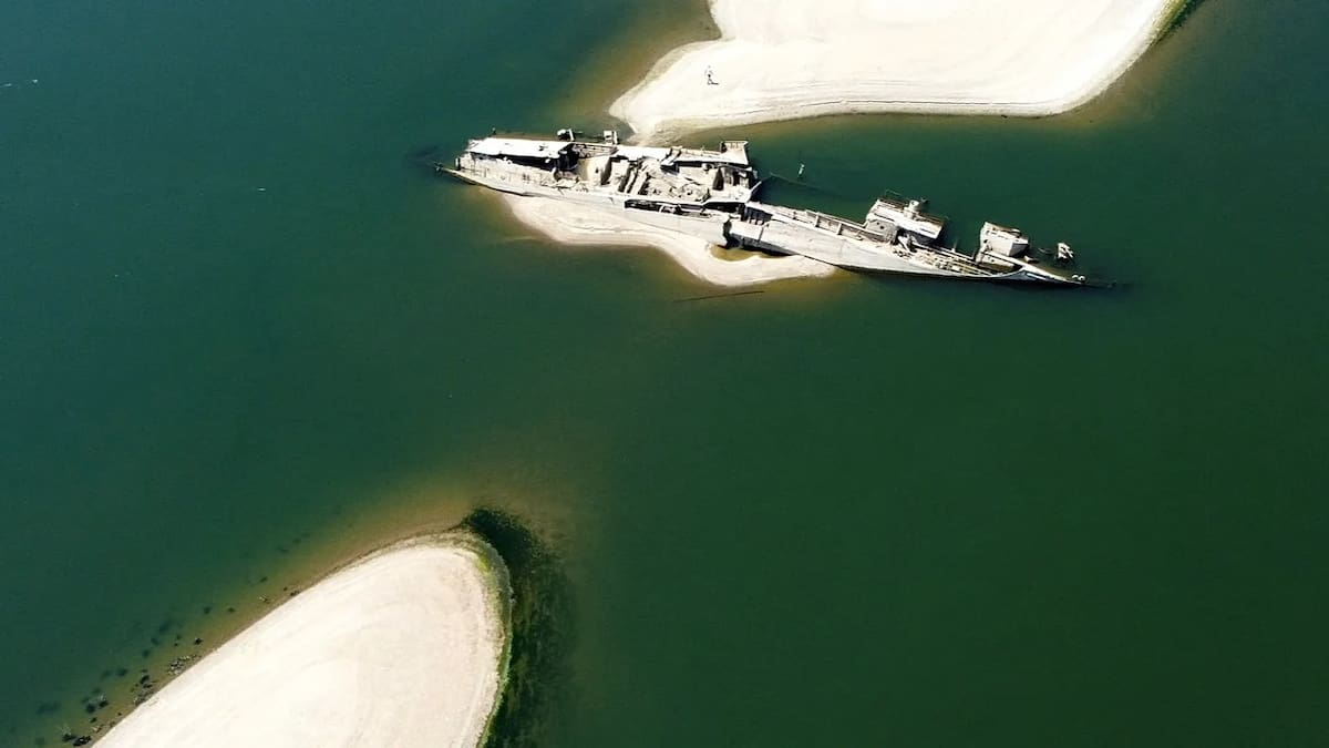 Barcos de guerra alemanes, explosivos sin detonar y restos de la Segunda Guerra Mundial