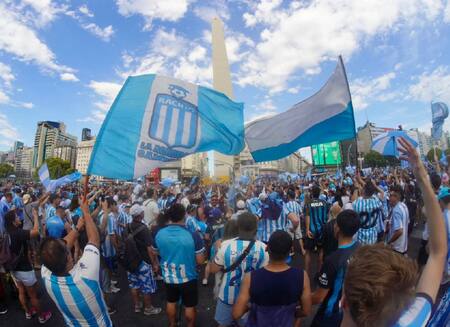 Festejos de Racing campeón de la Sudamericana. Foto: NA