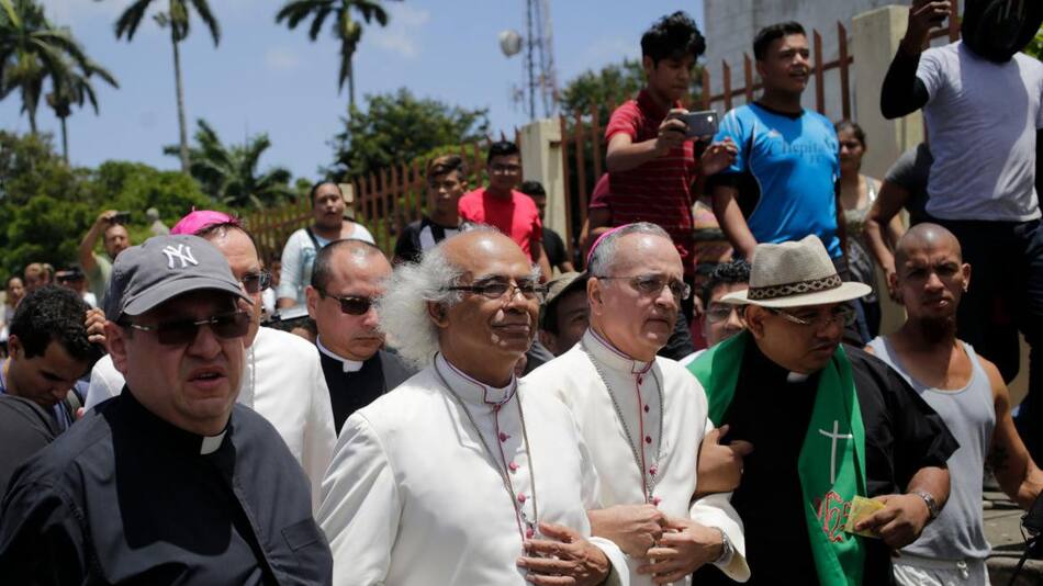 El cardenal Leopoldo Brenes y el obispo Silvio Báez_foto NA