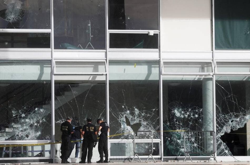 Los destrozos en el edificio de la corte suprema_Reuters