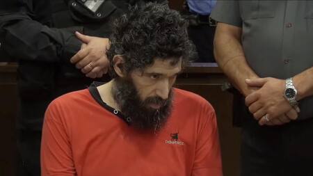 Gilad Pereg, acusado de matar a su madre y a su tía en enero de 2019 en Mendoza, durante la última audiencia del juicio. NA