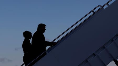Donald Trump retirándose a su residencia de Mar A Lago en el Air Force ONe, REUTERS