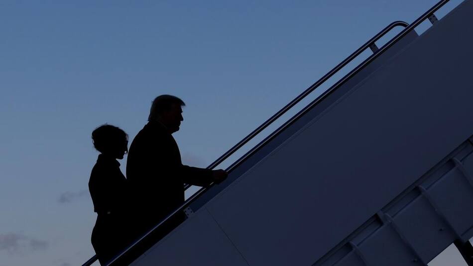 Donald Trump retirándose a su residencia de Mar A Lago en el Air Force ONe, REUTERS