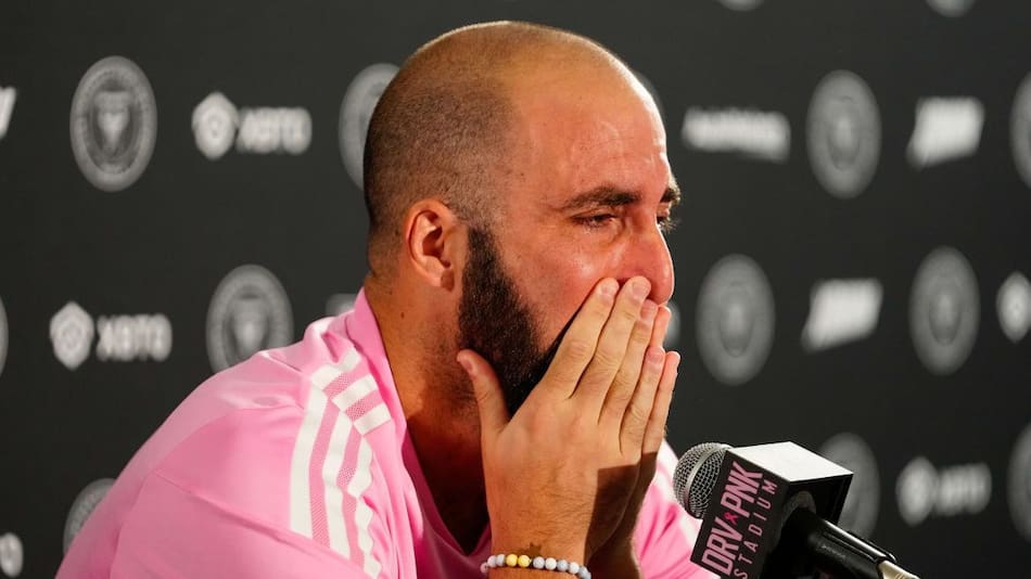 Gonzalo Higuaín anunció su retiro profesional del fútbol. Foto: Reuters.