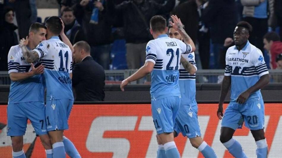 Festejo de la Lazio tras el triunfo ante la Roma