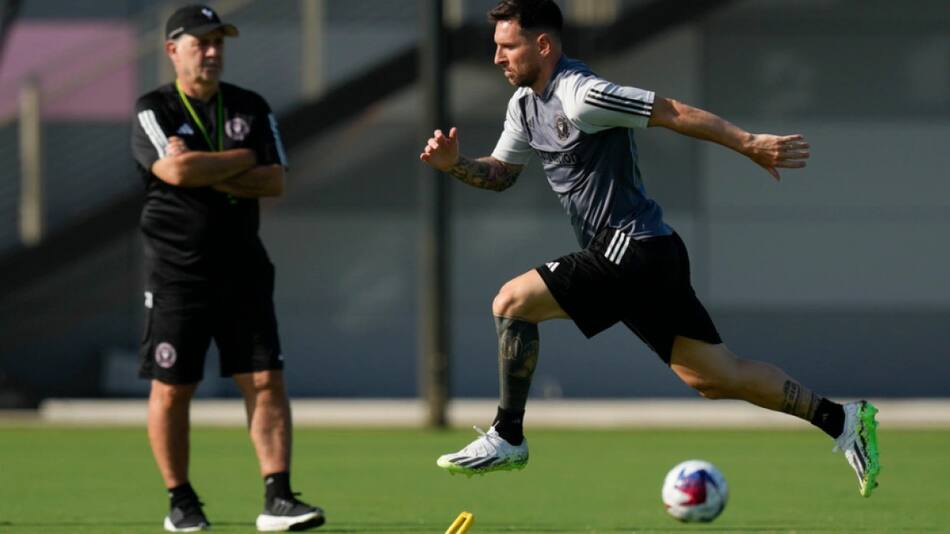 Lionel Messi ya trabaja bajo las órdenes del Tata Martino. Foto: Twitter