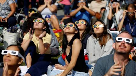 Gafas para el Gran Eclipse Americano. Foto: Reuters.