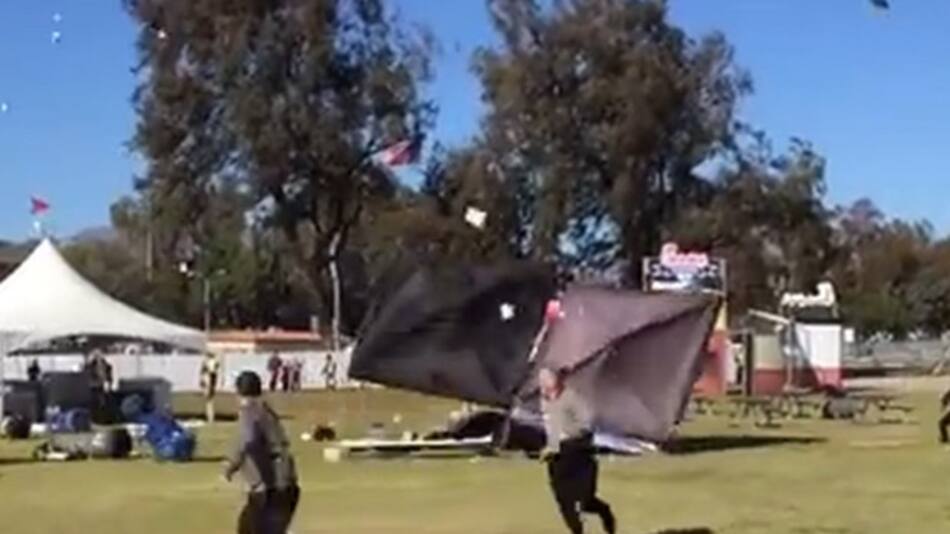 Tornado en el Rose Bowl en Pasadena