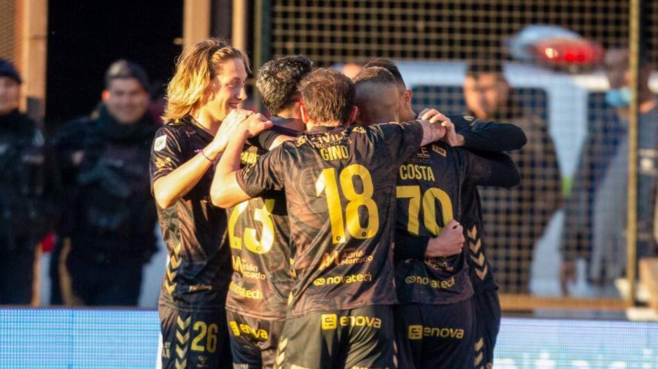 Platense venció 2 a 0 a Central Córdoba. Foto NA: