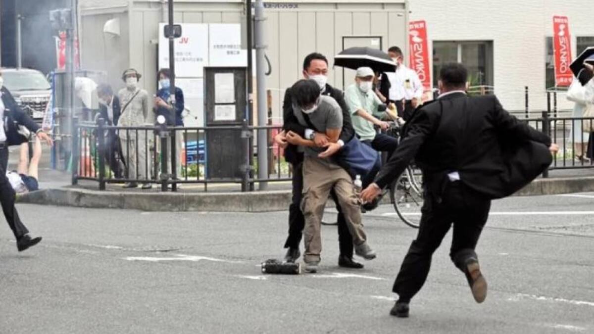 El momento de la detención del tirador. Foto: NA.
