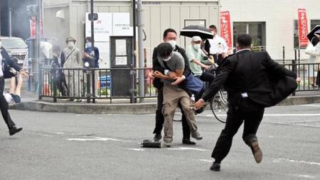El momento de la detención del tirador. Foto: NA.