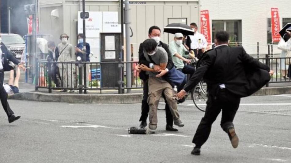 El momento de la detención del tirador. Foto: NA.