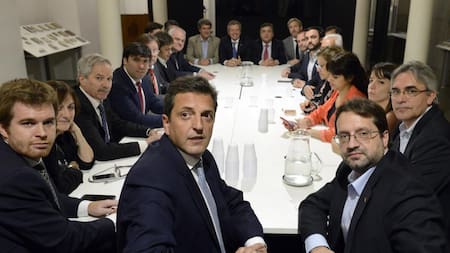 Massa y diputados (DYN)