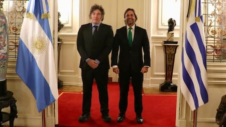 Javier Milei y Luís Lacalle Pou. Foto: Reuters.