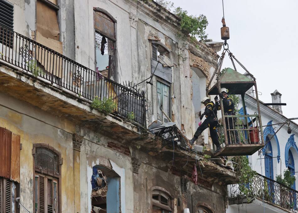 Derrumbe en una edificio de La Habana. Foto: EFE.