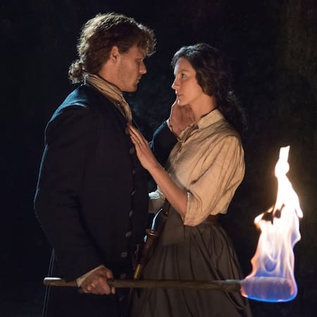 Jamie y Claire en Outlander. Foto Instagram @outlander_starz