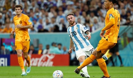 Alexis Mac Allister y Virgil van Dijk; Argentina vs Países Bajos. Foto: EFE