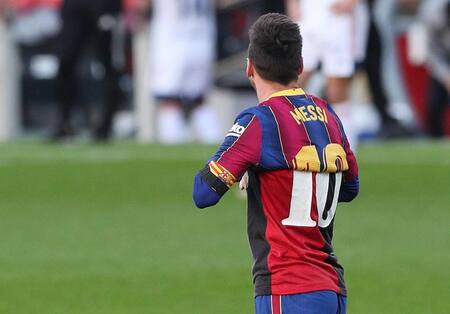 Lionel Messi, Barcelona, homenaje a Diego Maradona, Barcelona, Reuters