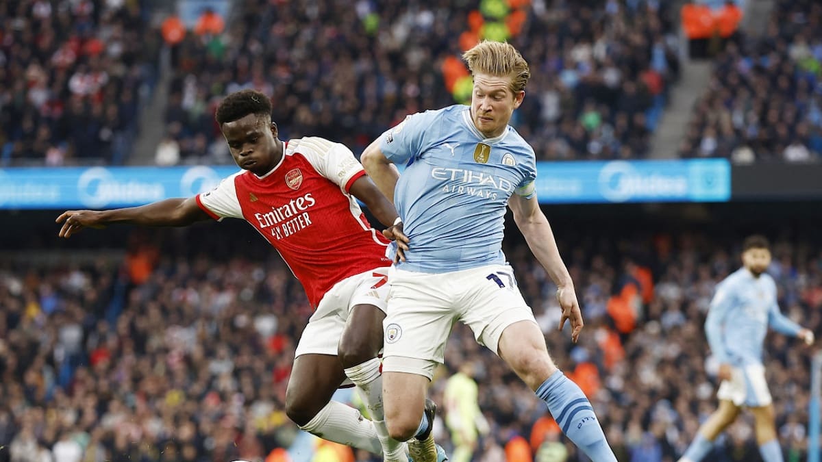 Manchester City y Arsenal no se sacaron diferencias y quedaron como escoltas del Liverpool de Mac Allister