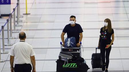 Aeropuerto Ezeiza, coronavirus en Argentina, Reuters