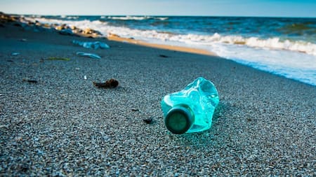 Embajadores de la UE retiran cientos de microplásticos