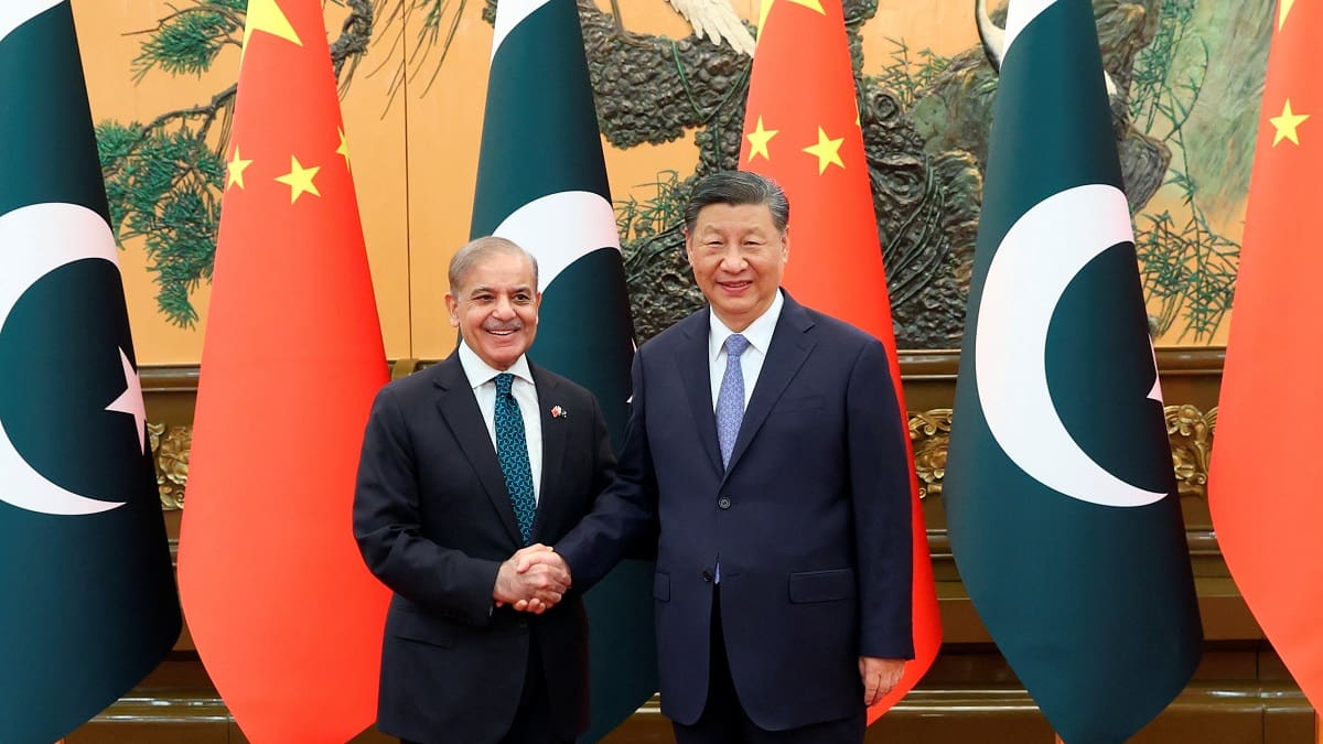 El primer ministro de Pakistán, Shehbaz Sharif, y el presidente de China, Xi Jinping.