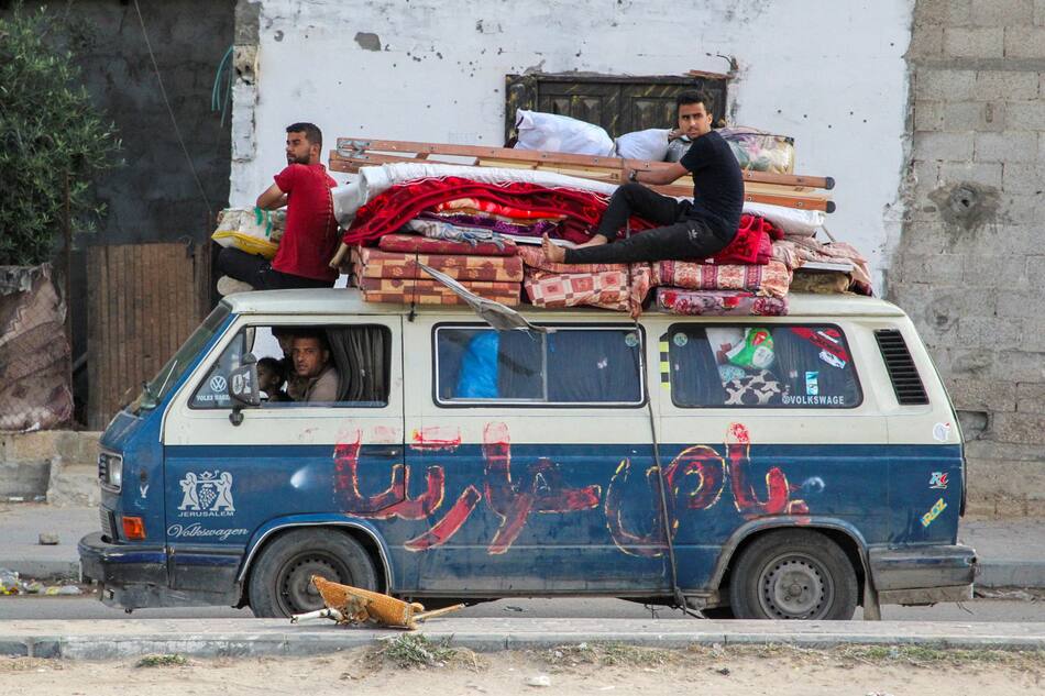 Evacuación de palestinos de Rafah. Foto: Reuters.