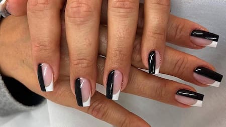 Francesitas blancas y negras: el diseño de uñas clásico que se reinventa con un giro moderno