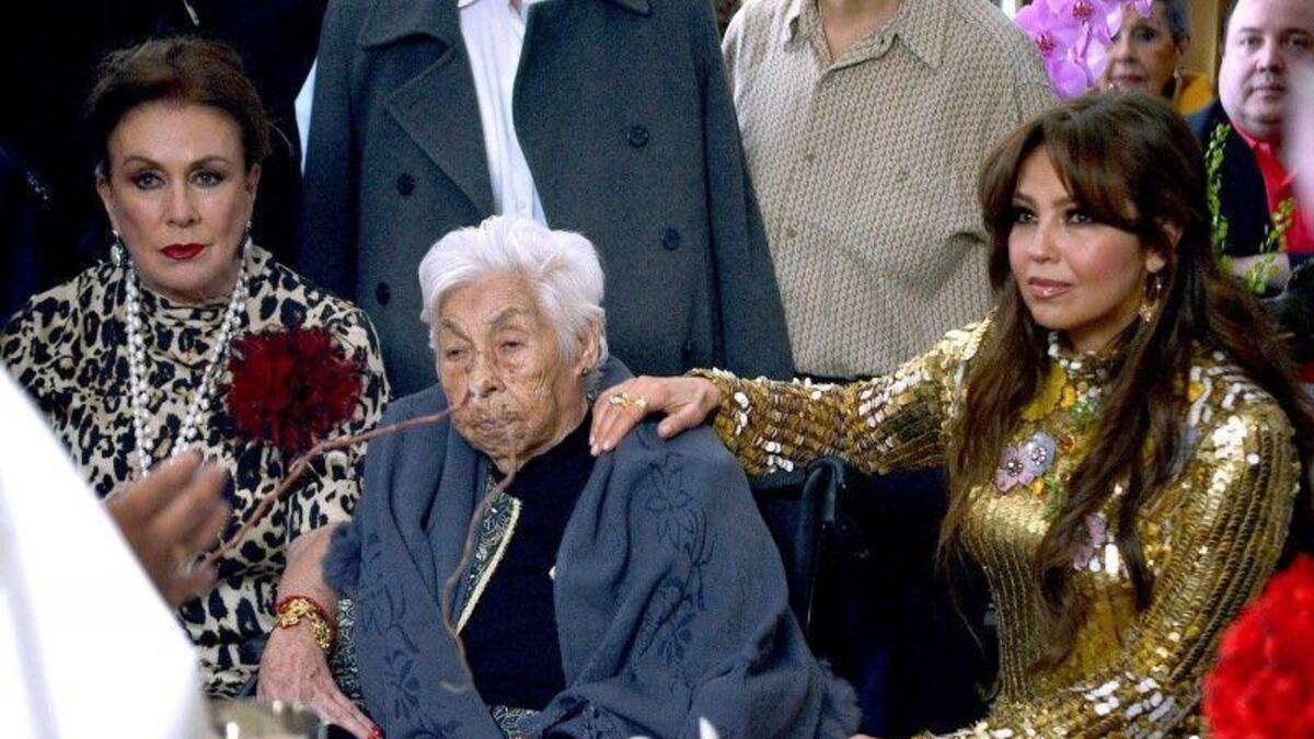Thalía, Laura Zapata y su abuela Doña Eva
